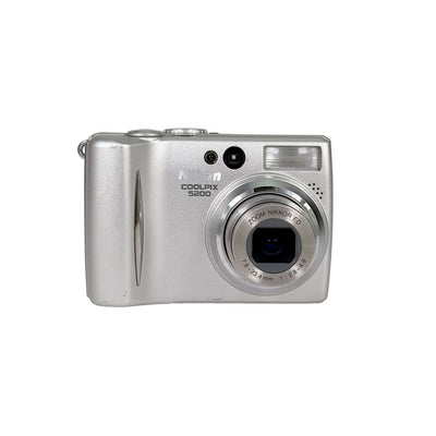 Nikon CoolPix 5200 Digital Compact