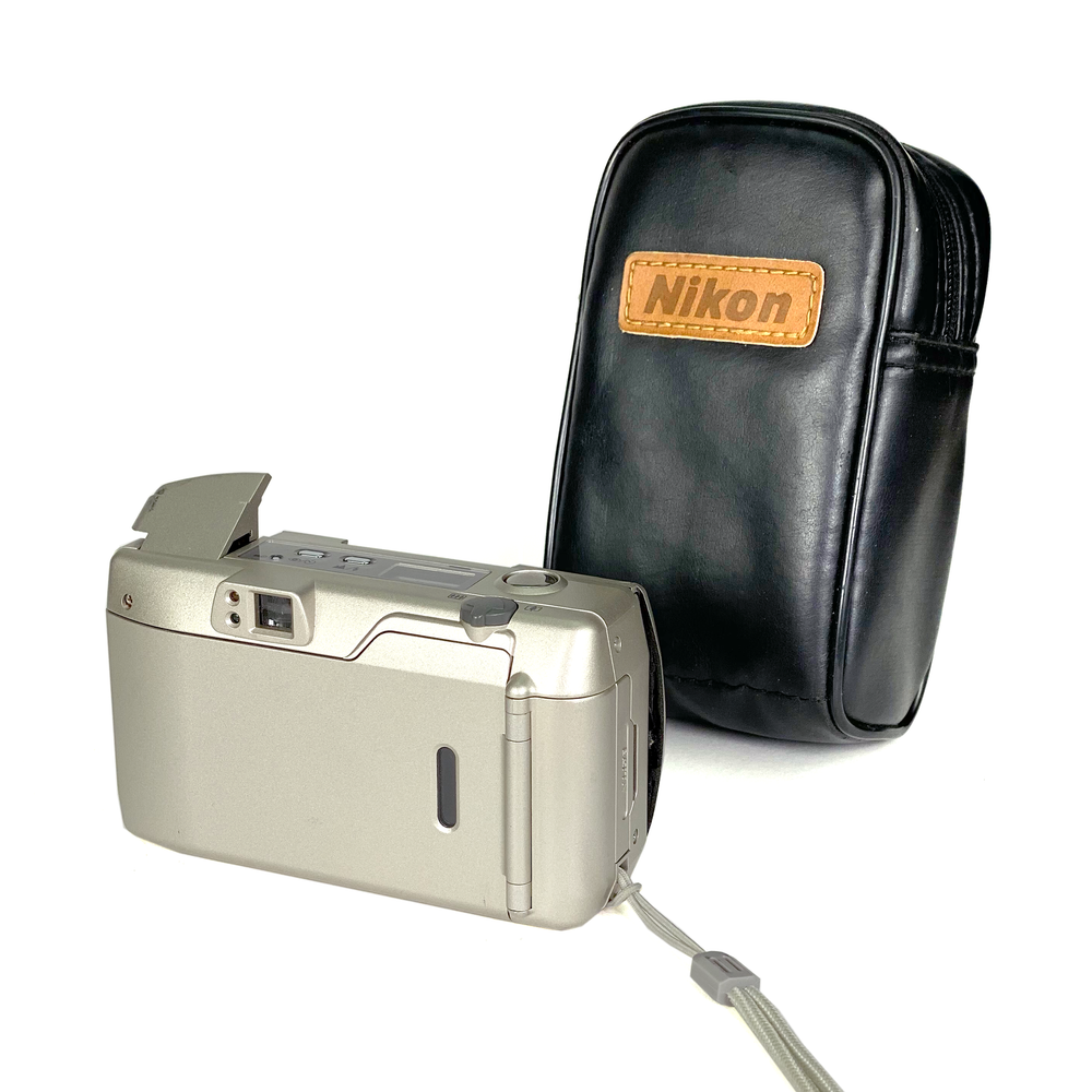 『完動品』Nikon Lite Touch Zoom 70Ws フィルムカメラ Nikon Lite Touch Zoom 70 WS Point and Shoot Film Camera Review