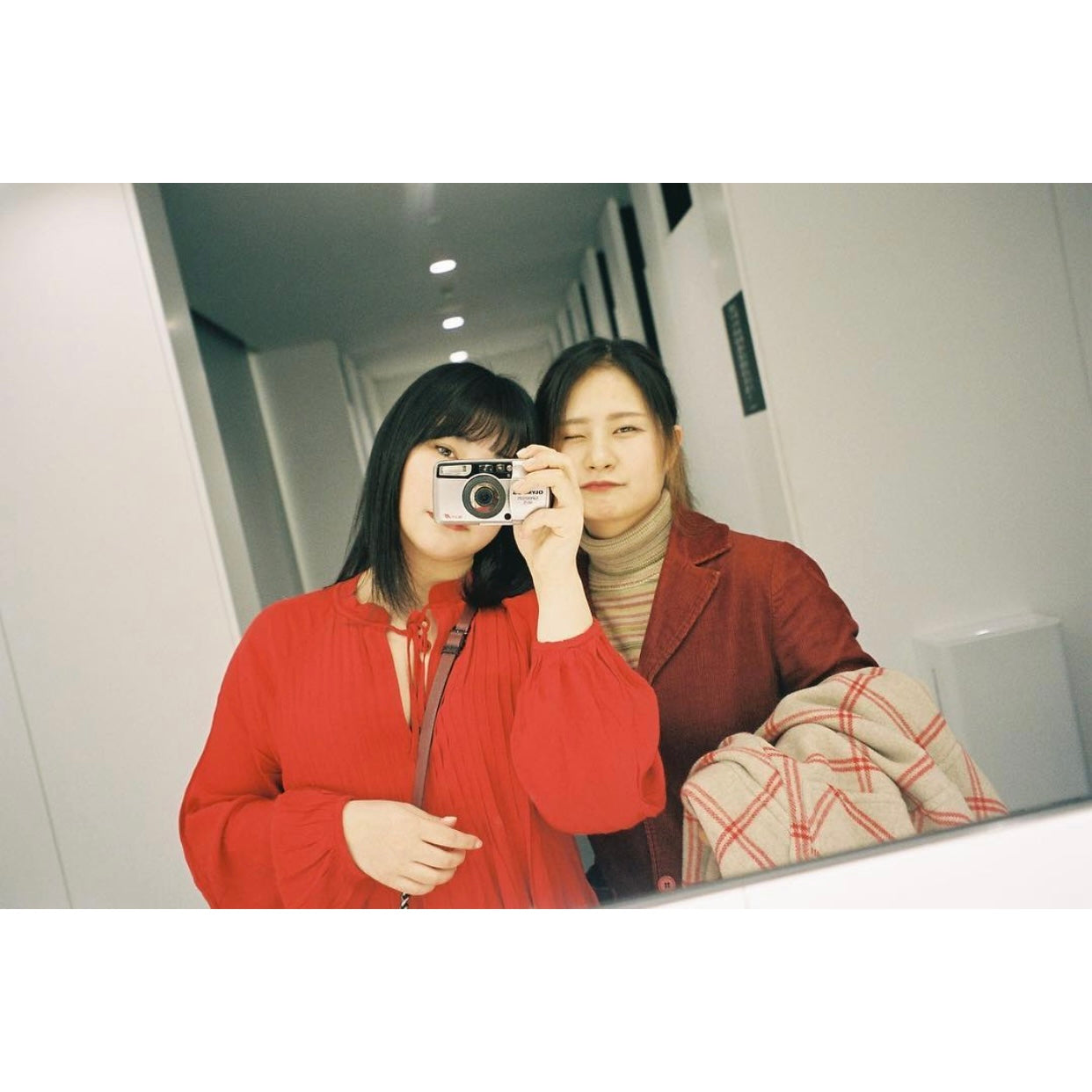 Olympus Superzoom 140 S – Retro Camera Shop